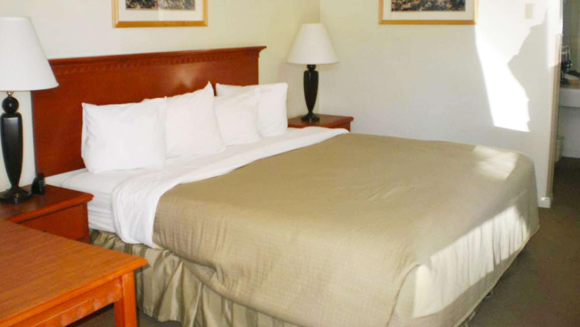 Magnuson Hotel Park Vue Эли Экстерьер фото