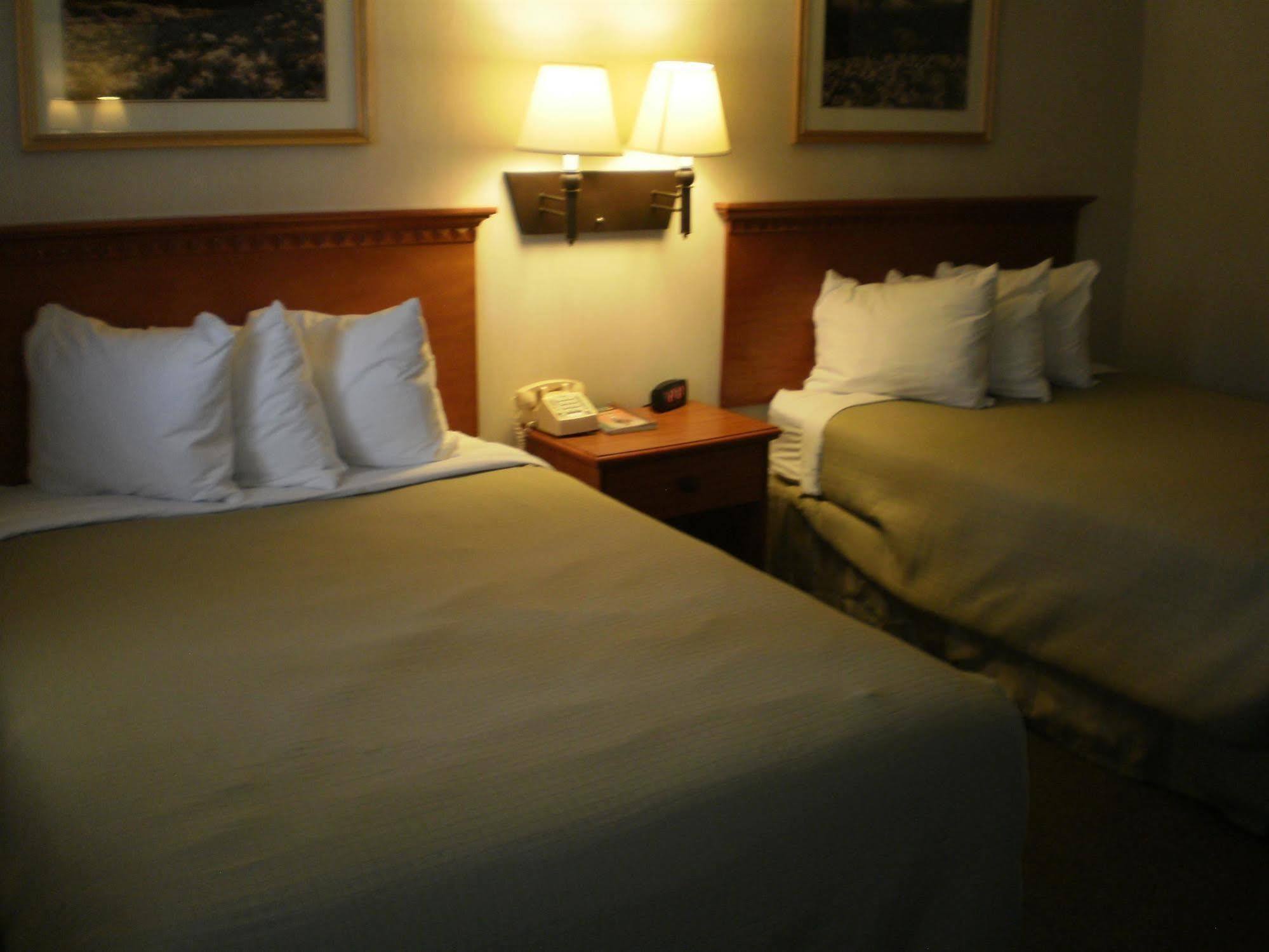 Magnuson Hotel Park Vue Эли Экстерьер фото