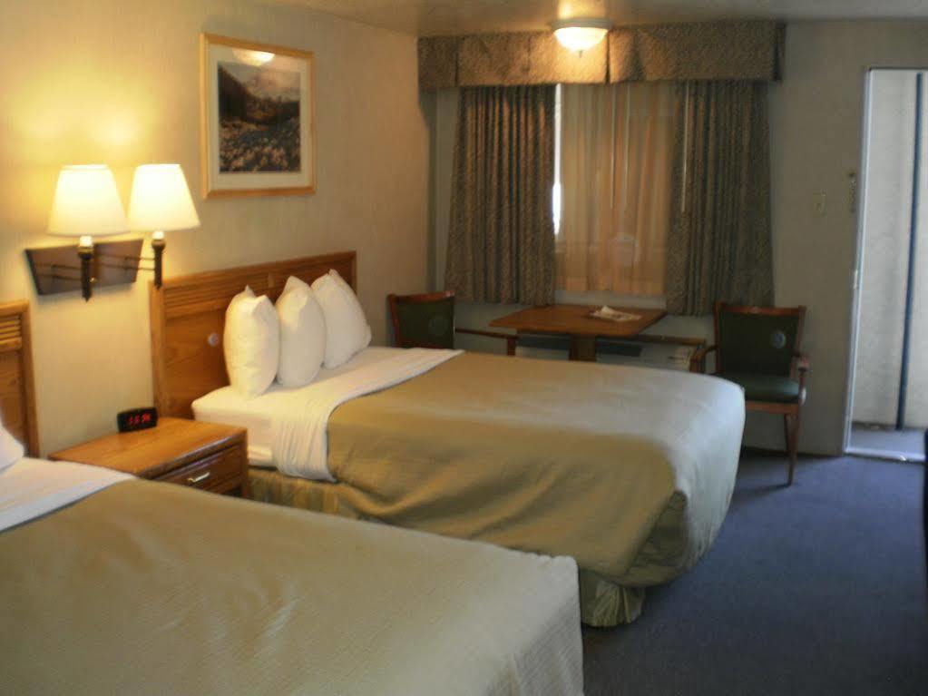 Magnuson Hotel Park Vue Эли Экстерьер фото
