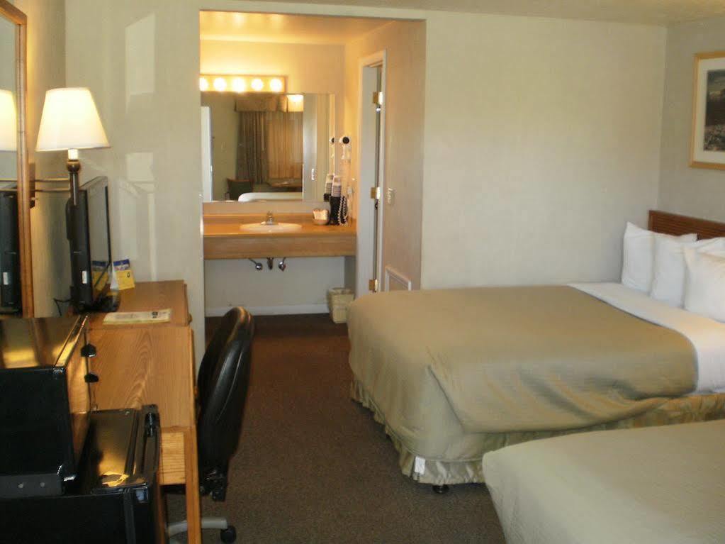 Magnuson Hotel Park Vue Эли Экстерьер фото